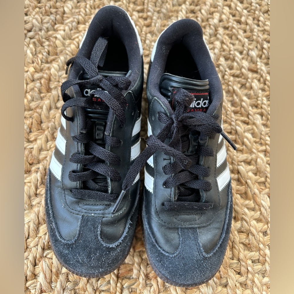 Adidas youth size 4 Sambas unisex